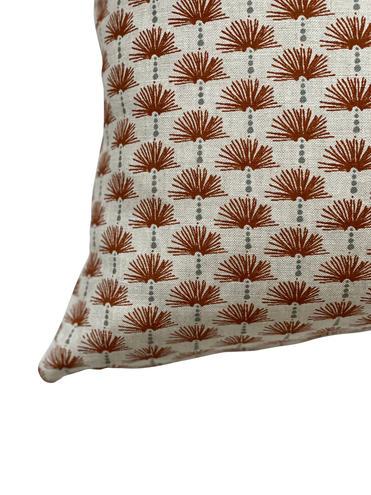 Mer pillow Moss on Oyster - greige design